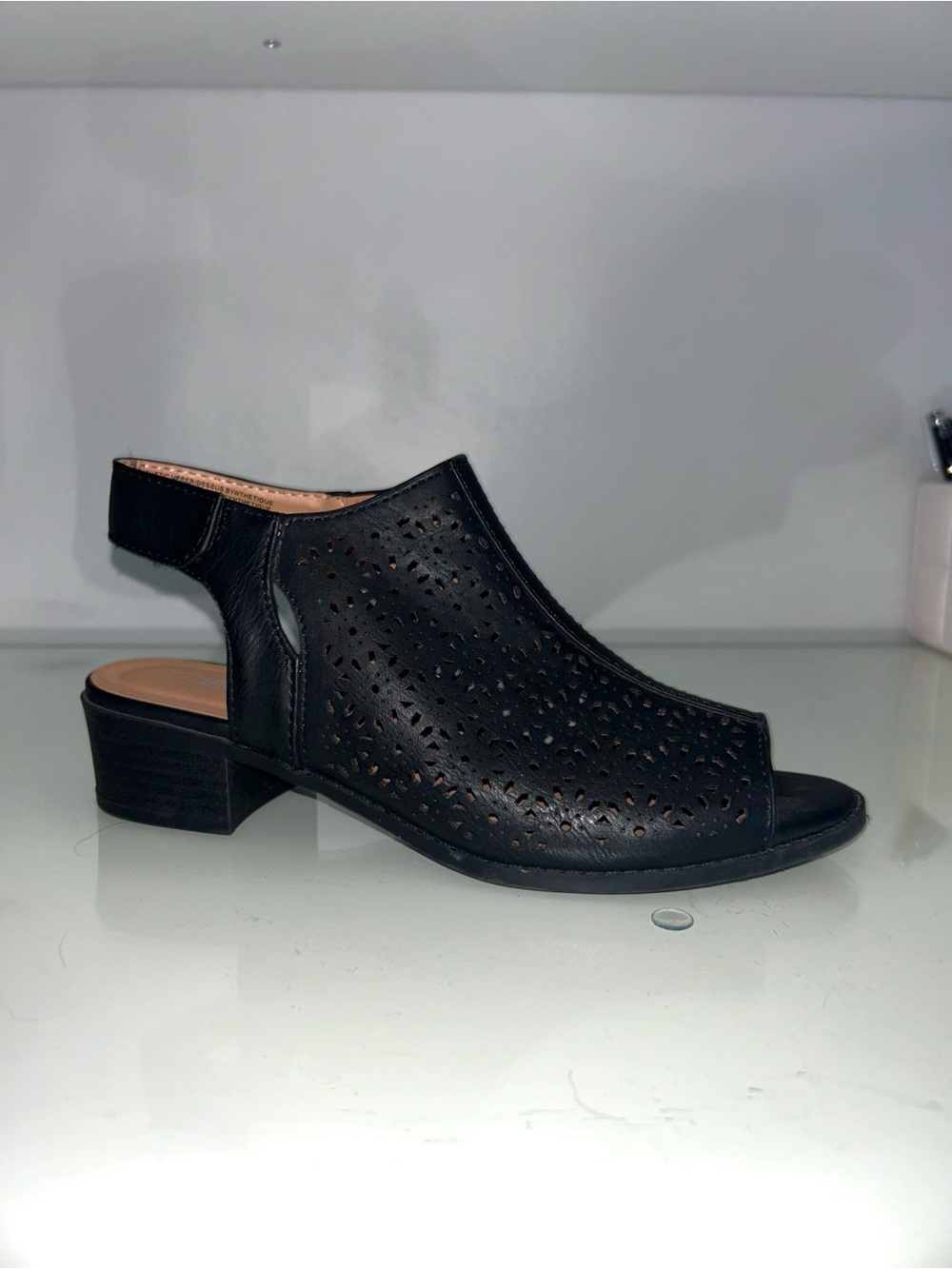 Woman’s Black leather sandals